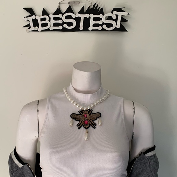 Queen Bee Statement Pearl Necklace - Picture 9 of 10